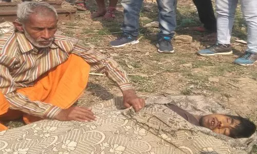 कौशाम्बी : ट्रेन की टक्कर से युवक की मौत कौशाम्बी : ट्रेन की टक्कर से युवक की मौत
