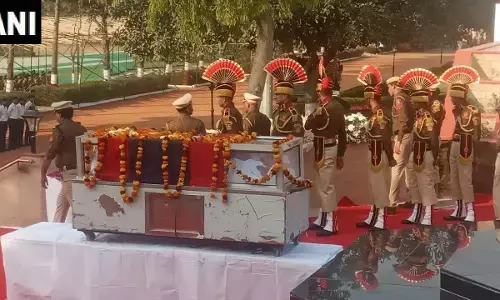 राजस्थान में सीकर में रतन लाल के घर पर धरना शुरू, शहीद का दर्जा देने की उठी मांग राजस्थान में सीकर में रतन लाल के घर पर धरना शुरू, शहीद का दर्जा देने की उठी मांग