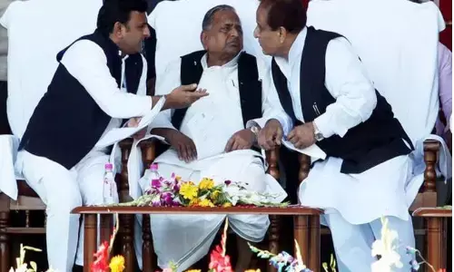 अखिलेश के चचा आज़म खान बीजेपी की सरकार में भेजे गये जेल - डॉ चंद्रमोहन अखिलेश के चचा आज़म खान बीजेपी की सरकार में भेजे गये जेल - डॉ चंद्रमोहन