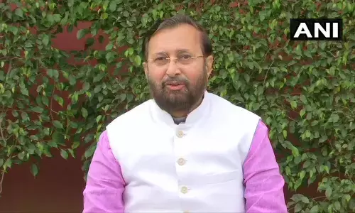 दिल्ली हिंसा: सोनिया के बयान पर बीजेपी का पलटवार, जावड़ेकर बोले- ये गंदी राजनीति है दिल्ली हिंसा: सोनिया के बयान पर बीजेपी का पलटवार, जावड़ेकर बोले- ये गंदी राजनीति है