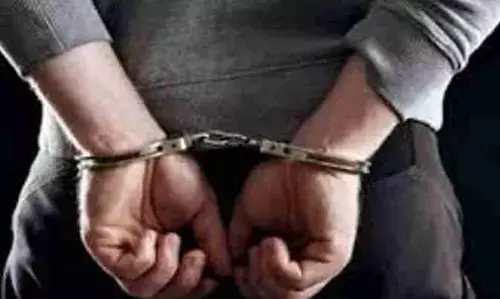 छात्रा से गैंगरेप केस में फरार चल रहा बीजेपी नेता गिरफ्तार, प्रयागराज पुलिस ने दबोचा छात्रा से गैंगरेप केस में फरार चल रहा बीजेपी नेता गिरफ्तार, प्रयागराज पुलिस ने दबोचा