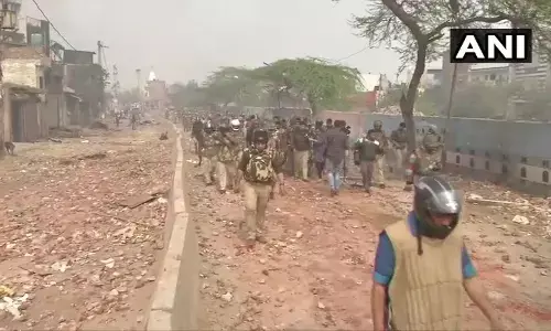 दिल्ली हिंसा पर हाईकोर्ट का कड़ा रुख, 5 घंटे में 3 बार करनी पड़ी सुनवाई, जानें सुनवाई की पूरी डिटेल दिल्ली हिंसा पर हाईकोर्ट का कड़ा रुख, 5 घंटे में 3 बार करनी पड़ी सुनवाई, जानें सुनवाई की पूरी डिटेल