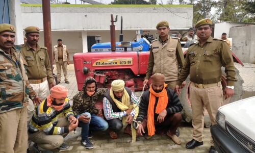 बिजनौर: पुलिस ने दो ट्रैक्टर के साथ शातिर 4 चोरों को किया गिरफ्तार बिजनौर: पुलिस ने दो ट्रैक्टर के साथ शातिर 4 चोरों को किया गिरफ्तार
