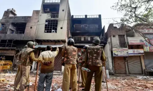 अदालत ने दिल्ली दंगों के 3 आरोपियों को किया आरोप मुक्त, दिल्ली पुलिस की जांच पर उठाए सवाल और की सख़्त टिप्पणियां अदालत ने दिल्ली दंगों के 3 आरोपियों को किया आरोप मुक्त, दिल्ली पुलिस की जांच पर उठाए सवाल और की सख़्त टिप्पणियां