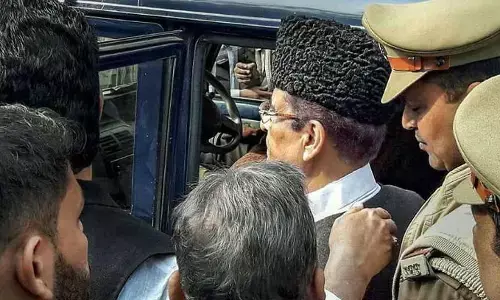 रामपुर जेल में कैसे बीते कैदी आज़म खान के 13 घंटे, रात भर बेचैनी ने और सुबह जेल प्रशासन ने सोने नहीं दिया रामपुर जेल में कैसे बीते कैदी आज़म खान के 13 घंटे, रात भर बेचैनी ने और सुबह जेल प्रशासन ने सोने नहीं दिया