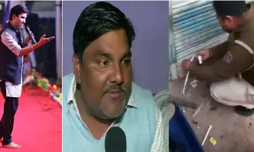 рдХреБрдорд╛рд░ рд╡рд┐рд╢реНрд╡рд╛рд╕ рдмреЛрд▓реЗ, рд╣реЗ рдпреБрдзрд┐рд╖реНрдард┐рд░ рдЧреГрд╣рдордВрддреНрд░реА рдФрд░ рджрд┐рд▓реНрд▓реА рдкреБрд▓рд┐рд╕ IB рдХрд╛ рдЕрдлрд╝рд╕рд░ рдЗрд╕ рдШрд░ рдореЗрдВ рдЦреАрдВрдЪ рдХрд░ рдорд╛рд░рд╛ рдЧрдпрд╛, рд╕рдмреВрдд рджрд┐рдпреЗ рдкрд░ рдЖрдк рдЦрд╛рдореЛрд╢ рдХреНрдпреЛрдВ? рдХреБрдорд╛рд░ рд╡рд┐рд╢реНрд╡рд╛рд╕ рдмреЛрд▓реЗ, рд╣реЗ рдпреБрдзрд┐рд╖реНрдард┐рд░ рдЧреГрд╣рдордВрддреНрд░реА рдФрд░ рджрд┐рд▓реНрд▓реА рдкреБрд▓рд┐рд╕ IB рдХрд╛ рдЕрдлрд╝рд╕рд░ рдЗрд╕ рдШрд░ рдореЗрдВ рдЦреАрдВрдЪ рдХрд░ рдорд╛рд░рд╛ рдЧрдпрд╛, рд╕рдмреВрдд рджрд┐рдпреЗ рдкрд░ рдЖрдк рдЦрд╛рдореЛрд╢ рдХреНрдпреЛрдВ?