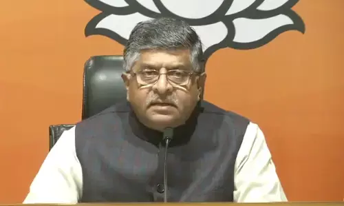 सरकार और उसके संकट मोचक को जानिए, रविशंकर जी, अपने जवाबों से लूजर तो आप लगते हैं सरकार और उसके संकट मोचक को जानिए, रविशंकर जी, अपने जवाबों से लूजर तो आप लगते हैं