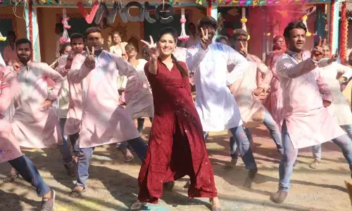 लाखों दिलों की धड़कन बिग बॉस फेम सपना चौधरी VMate होली म्यूजिक वीडियो में मचाएंगी धमाल लाखों दिलों की धड़कन बिग बॉस फेम सपना चौधरी VMate होली म्यूजिक वीडियो में मचाएंगी धमाल