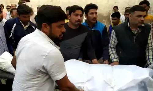 आईबी अधिकारी का शव पहुंचा पैतृक निवास बुढाना, तो हर ग्रामवासी की आँखे थी नम देखना चाहता था हर कोई आईबी अधिकारी का शव पहुंचा पैतृक निवास बुढाना, तो हर ग्रामवासी की आँखे थी नम देखना चाहता था हर कोई