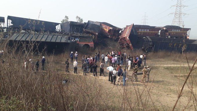 पाकिस्तान में बड़ा रेल हादसा, सिंध प्रांत में टकराई दो ट्रेनें; 30 लोगों की मौत-50 घायल पाकिस्तान में बड़ा रेल हादसा, सिंध प्रांत में टकराई दो ट्रेनें; 30 लोगों की मौत-50 घायल