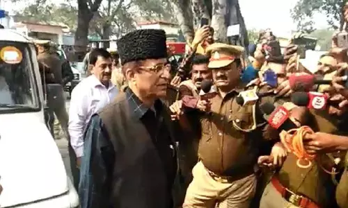 सांसद आजम खान और विधायक तजीन फातमा को जेल में मिली दाल-रोटी और सब्जी, लेकिन नहीं खाया खाना जानते हो क्यों ? सांसद आजम खान और विधायक तजीन फातमा को जेल में मिली दाल-रोटी और सब्जी, लेकिन नहीं खाया खाना जानते हो क्यों ?