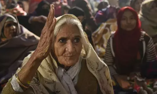 बड़ी खबर: शाहीन बाग़ में लागू की गई धारा 144, इलाके की बढ़ाई गई सुरक्षा, भारी पुलिस कर्मी इलाके में मौजूद बड़ी खबर: शाहीन बाग़ में लागू की गई धारा 144, इलाके की बढ़ाई गई सुरक्षा, भारी पुलिस कर्मी इलाके में मौजूद