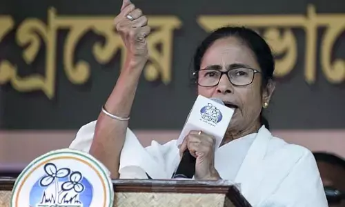 अमित शाह ने बोला ममता सरकार पर हमला तो TMC ने किया पलटवार, पहले दिल्ली संभाल लो फिर... अमित शाह ने बोला ममता सरकार पर हमला तो TMC ने किया पलटवार, पहले दिल्ली संभाल लो फिर...