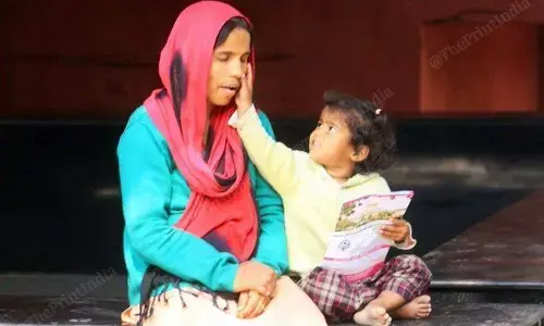 दिल्ली: बेटी के लिए प्रेम सिंह दूध लेने गया तो वापस नहीं लौटा, तो मासूम अपनी माँ के आंसू पोंछ बोली पापा कब आयेंगे! दिल्ली: बेटी के लिए प्रेम सिंह दूध लेने गया तो वापस नहीं लौटा, तो मासूम अपनी माँ के आंसू पोंछ बोली पापा कब आयेंगे!
