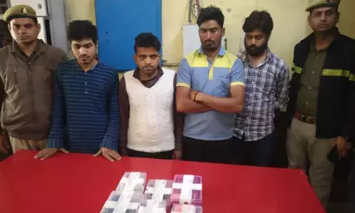 इण्डिगो एयरलाइन्स मे नौकरी दिलाने के नाम पर ठगी करने वाले चार अपराधियों को नोएडा पुलिस ने किया गिरफ्तार इण्डिगो एयरलाइन्स मे नौकरी दिलाने के नाम पर ठगी करने वाले चार अपराधियों को नोएडा पुलिस ने किया गिरफ्तार