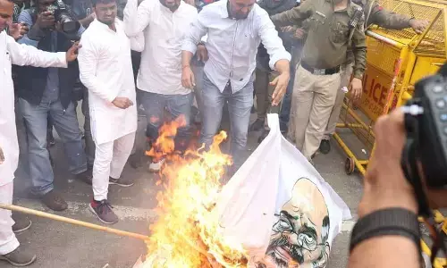 दिल्ली दंगों के दोषी अमित शाह इस्तीफा दे; भारतीय युवा कांग्रेस दिल्ली दंगों के दोषी अमित शाह इस्तीफा दे; भारतीय युवा कांग्रेस