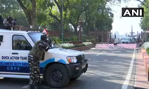 рдЬрдм рд╕рдВрд╕рдж рдореЗрдВ рднрд╛рдЬрдкрд╛ рд╕рд╛рдВрд╕рдж рдХреА рдХрд╛рд░ рдмреИрд░рд┐рдпрд░ рд╕реЗ рдЯрдХрд░рд╛рдИ, рдЕрдирд╣реЛрдиреА рдХреА рдЖрд╢рдВрдХрд╛ рдкрд░ рд╕реБрд░рдХреНрд╖рд╛рдмрд▓реЛрдВ рдиреЗ рд╕рдВрднрд╛рд▓рд╛ рдореЛрд░реНрдЪрд╛ рдЬрдм рд╕рдВрд╕рдж рдореЗрдВ рднрд╛рдЬрдкрд╛ рд╕рд╛рдВрд╕рдж рдХреА рдХрд╛рд░ рдмреИрд░рд┐рдпрд░ рд╕реЗ рдЯрдХрд░рд╛рдИ, рдЕрдирд╣реЛрдиреА рдХреА рдЖрд╢рдВрдХрд╛ рдкрд░ рд╕реБрд░рдХреНрд╖рд╛рдмрд▓реЛрдВ рдиреЗ рд╕рдВрднрд╛рд▓рд╛ рдореЛрд░реНрдЪрд╛