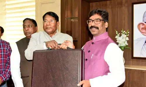 झारखंड की हेमंत सोरेन सरकार ने विधानसभा में 86 हजार करोड़ का किया बजट पेश