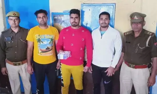 नोएडा में प्रोप्रटी डीलर के ऊपर जानलेवा हमला करने वाले तीन अभियुक्तों को पुलिस ने किया गिरफ्तार नोएडा में प्रोप्रटी डीलर के ऊपर जानलेवा हमला करने वाले तीन अभियुक्तों को पुलिस ने किया गिरफ्तार