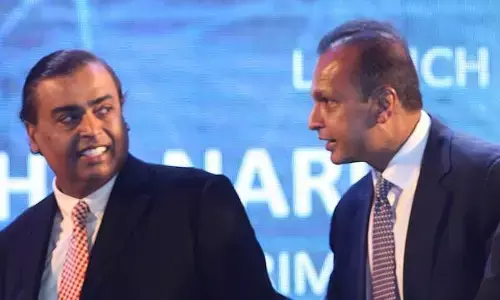 मुकेश अंबानी खरीदेंगे भाई अनिल की कंपनी RCom, एसबीआई ने दी मंजूरी मुकेश अंबानी खरीदेंगे भाई अनिल की कंपनी RCom, एसबीआई ने दी मंजूरी