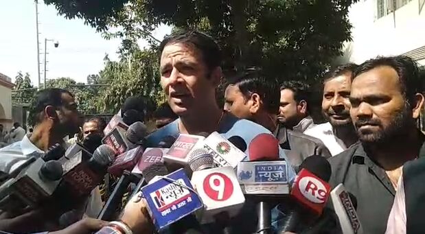 #BreakingNews: मेरठ में बीजेपी विधायक संगीत सोम न्यायिक हिरासत में लेकर साढ़े तीन घंटे बाद दी जमानत #BreakingNews: मेरठ में बीजेपी विधायक संगीत सोम न्यायिक हिरासत में लेकर साढ़े तीन घंटे बाद दी जमानत
