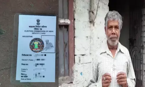 मतदाता पहचान पत्र पर छपी कुत्ते की फोटो, चुनाव आयोग की बढ़ सकती है मुसीबत मतदाता पहचान पत्र पर छपी कुत्ते की फोटो, चुनाव आयोग की बढ़ सकती है मुसीबत