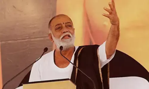 मुरारी बापू कोरोना वायरस पर बोलते ही ट्रंप का लिए नाम तो कथा श्रोता प्रेमी हंसते-हसते हुए लोट पोट मुरारी बापू कोरोना वायरस पर बोलते ही ट्रंप का लिए नाम तो कथा श्रोता प्रेमी हंसते-हसते हुए लोट पोट