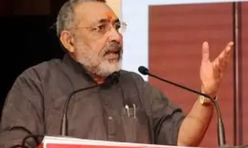 लखनऊ DM के फैसले पर भड़के गिरिराज सिंह, जिलाधिकारियों से किया अनुरोध लखनऊ DM के फैसले पर भड़के गिरिराज सिंह, जिलाधिकारियों से किया अनुरोध