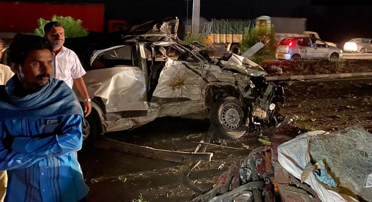 कर्नाटक में बड़ा हादसा, दो कारों की टक्कर में 13 की मौत