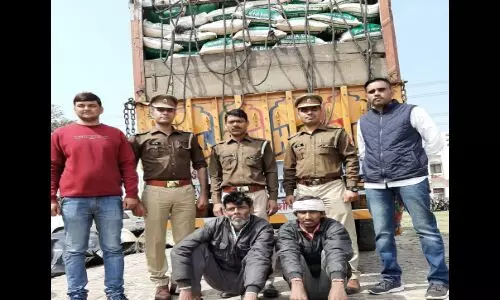 दो अन्तर्राज्यीय शराब तस्करों को पुलिस ने किया गिरफ्तार, कब्जे से 300 पेटी अवैध शराब बरामद