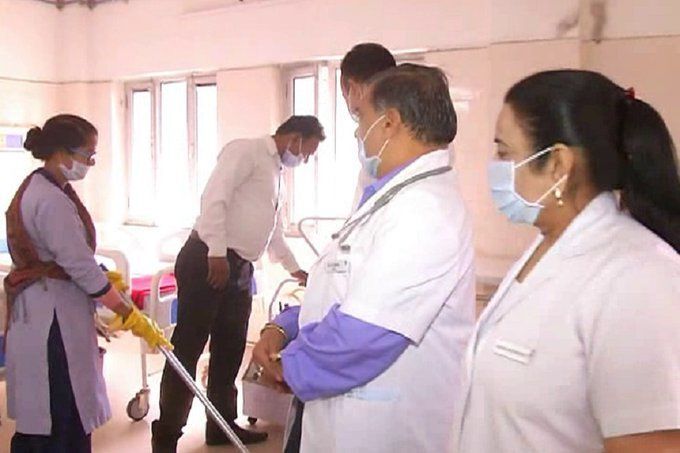 नोएडा, गाजियाबाद के बाद मेरठ में मिले कोरोना वायरस के मिले 3 संदिग्ध, सैम्पल भेजे गए दिल्ली नोएडा, गाजियाबाद के बाद मेरठ में मिले कोरोना वायरस के मिले 3 संदिग्ध, सैम्पल भेजे गए दिल्ली