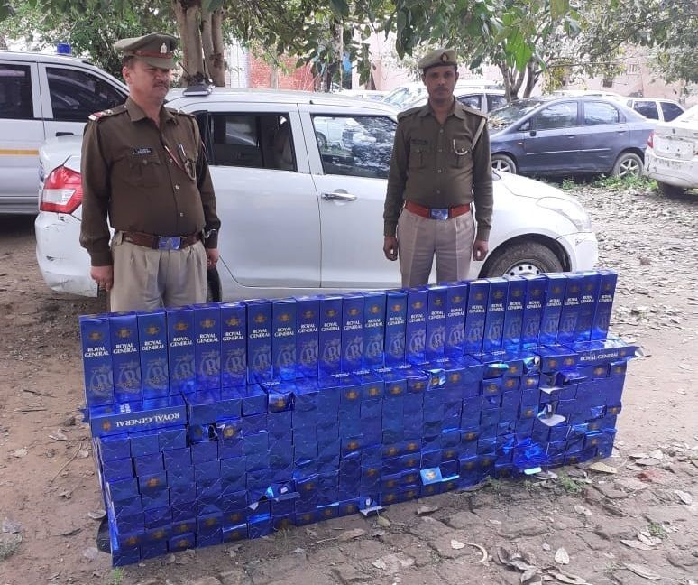 नोएडा: थाना जेवर पुलिस ने स्विफ्ट कार में तस्करी कर ले जाई जा रही 20 पेटी अवैध शराब बरामद की नोएडा: थाना जेवर पुलिस ने स्विफ्ट कार में तस्करी कर ले जाई जा रही 20 पेटी अवैध शराब बरामद की