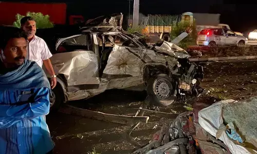 कर्नाटक में बड़ा हादसा, दो कारों की टक्कर में 13 की मौत