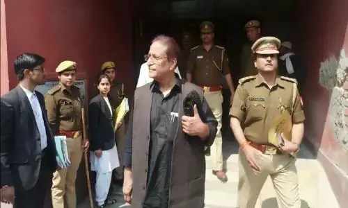 आजम खां ने कोर्ट से गुजारिश की कि हम कुछ कहना चाहते, इसके बाद ही पुलिस पर लगाए कई आरोप आजम खां ने कोर्ट से गुजारिश की कि हम कुछ कहना चाहते, इसके बाद ही पुलिस पर लगाए कई आरोप
