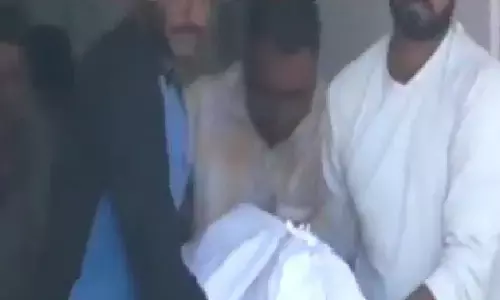 दिल्ली के त्रिलोकपुरी में एक अधेड़ शख्स की गला रेतकर हत्या