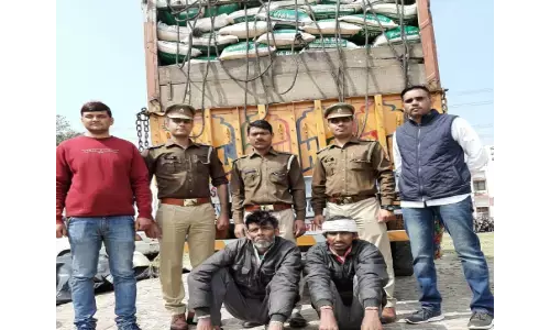 दो अन्तर्राज्यीय शराब तस्करों को पुलिस ने किया गिरफ्तार, कब्जे से 300 पेटी अवैध शराब बरामद दो अन्तर्राज्यीय शराब तस्करों को पुलिस ने किया गिरफ्तार, कब्जे से 300 पेटी अवैध शराब बरामद