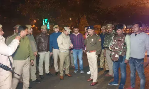 नोएडा में पुलिस से हुई बदमाशों की मुठभेड़, पच्चीस हजार इनामिया को लगी गोली नोएडा में पुलिस से हुई बदमाशों की मुठभेड़, पच्चीस हजार इनामिया को लगी गोली