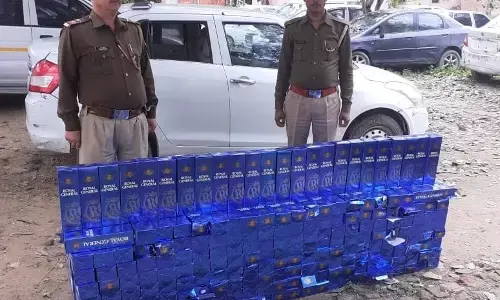 नोएडा: थाना जेवर पुलिस ने स्विफ्ट कार में तस्करी कर ले जाई जा रही 20 पेटी अवैध शराब बरामद की नोएडा: थाना जेवर पुलिस ने स्विफ्ट कार में तस्करी कर ले जाई जा रही 20 पेटी अवैध शराब बरामद की