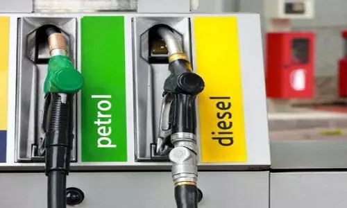 Petrol Diesel Price: कच्चा तेल उछला, भारत में पेट्रोल डीजल की नई कीमतों की हुई घोषणा, चेक करें रेट