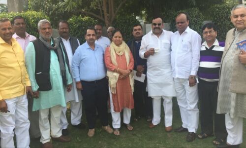 नोएडा प्राधिकरण की हिटलर शाही नीतियों का ग्रामीणों ने किया विरोध नोएडा प्राधिकरण की हिटलर शाही नीतियों का ग्रामीणों ने किया विरोध