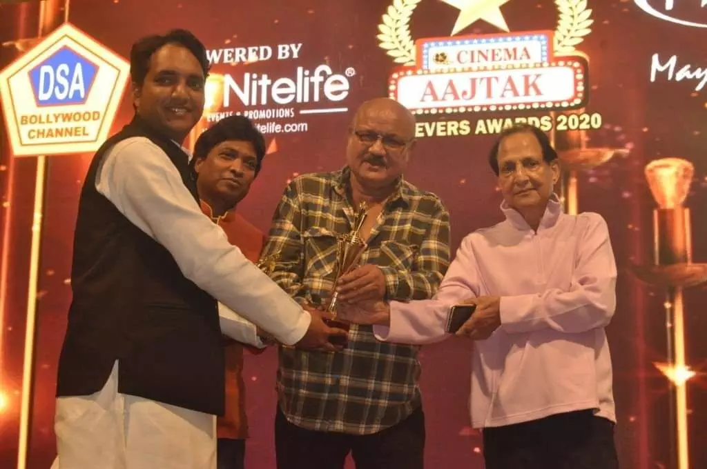 अखिलेश यादव के डुप्लीकेट शशि ने जीता बेस्ट मिमिक्री का अवॉर्ड