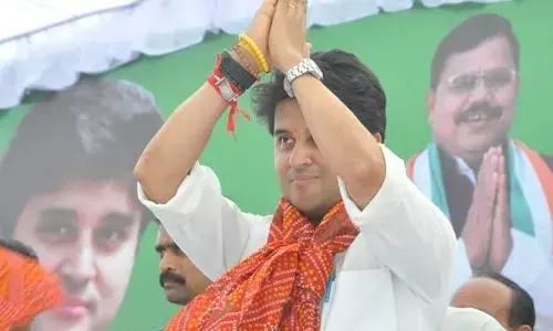 मध्यप्रदेश में ड्रामा: महाराजा ज्योतिरादित्य क्यों है खामोश? मध्यप्रदेश में ड्रामा: महाराजा ज्योतिरादित्य क्यों है खामोश?