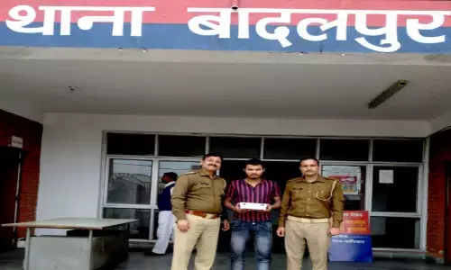 लूट की घटना का वांछित अपराधी गिरफ्तार, कब्जे से गबन किये गये 151324 रूपये नगद बरामद लूट की घटना का वांछित अपराधी गिरफ्तार, कब्जे से गबन किये गये 151324 रूपये नगद बरामद