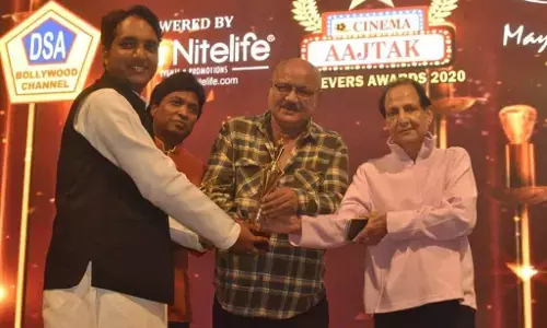 अखिलेश यादव के डुप्लीकेट शशि ने जीता बेस्ट मिमिक्री का अवॉर्ड अखिलेश यादव के डुप्लीकेट शशि ने जीता बेस्ट मिमिक्री का अवॉर्ड