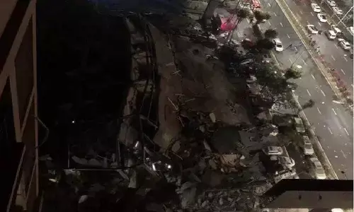 चीन में कोरोना वायरस के संदिग्धों को जिस होटल में रखा गया था उसकी इमारत गिरी, 70 लोग मलबे में दबे चीन में कोरोना वायरस के संदिग्धों को जिस होटल में रखा गया था उसकी इमारत गिरी, 70 लोग मलबे में दबे