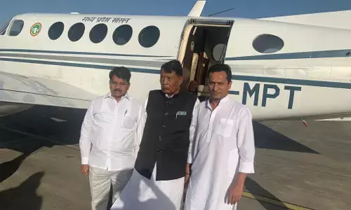 कांग्रेस विधायक बिसाहूलाल साहू पहुंचे इंदौर, अब सरकारी विमान से भोपाल रवाना