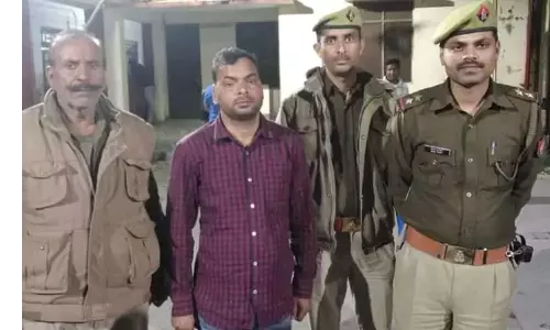 खबर का असर, नकल के लिए पैसे मांगने वाला बाबू हुआ गिरप्तार, वीडियो किया था वायरल खबर का असर, नकल के लिए पैसे मांगने वाला बाबू हुआ गिरप्तार, वीडियो किया था वायरल