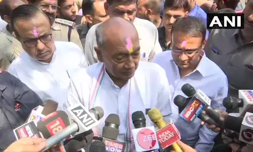 ज्योतिरादित्य सिंधिया ने दिया कांग्रेस से इस्तीफा , उधर दिग्विजय बोले ये बात