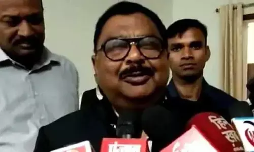 ज्योतिरादित्य सिंधिया के खेमे में सेंध लगना शुरू, सुरेंद्र सिंह शेरा कमलनाथ के घर पहुंचे ज्योतिरादित्य सिंधिया के खेमे में सेंध लगना शुरू, सुरेंद्र सिंह शेरा कमलनाथ के घर पहुंचे