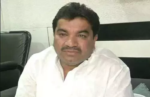 अचानक जयपुर छोड़ इंदौर लौटे कांग्रेस विधायक अचानक जयपुर छोड़ इंदौर लौटे कांग्रेस विधायक